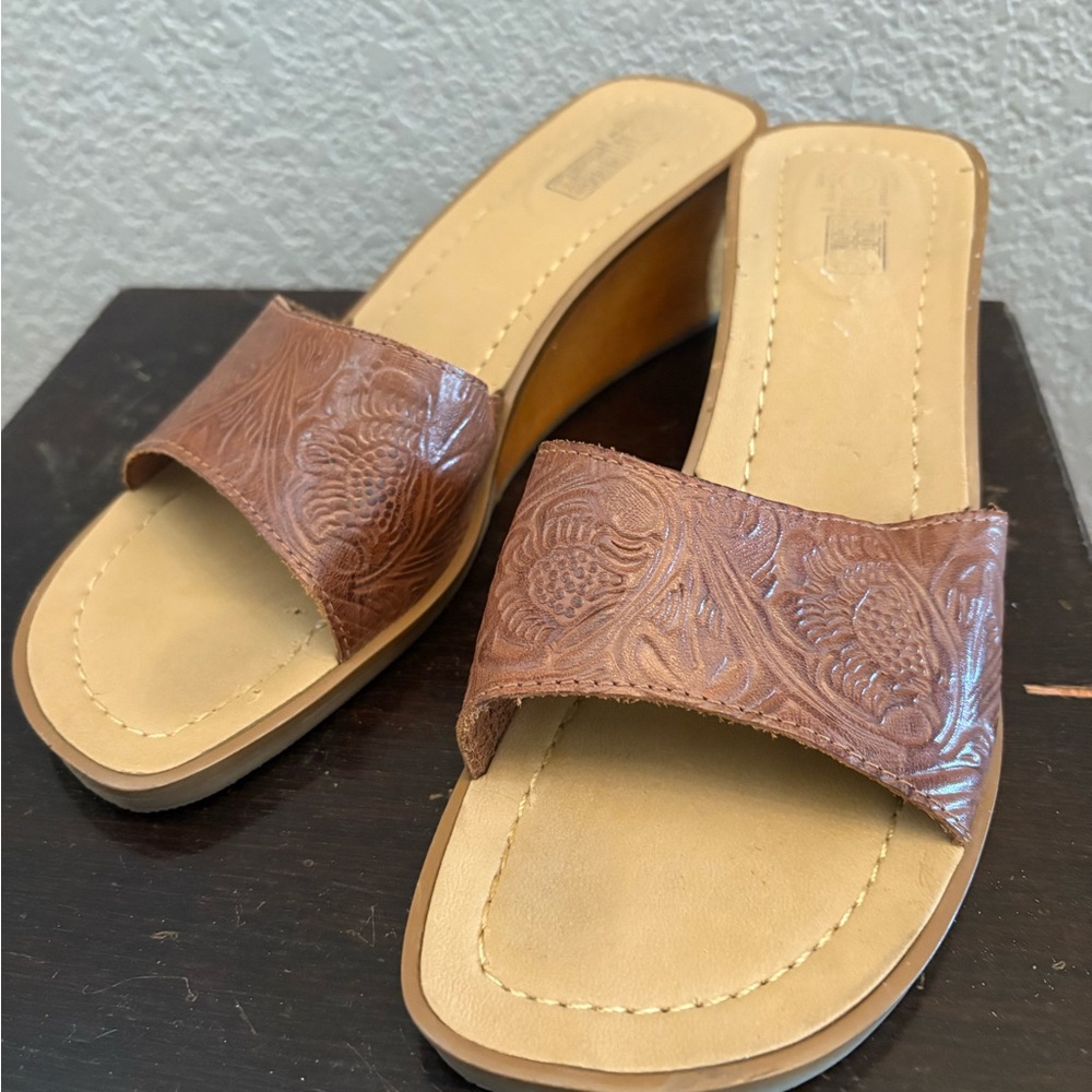 Faded Glory Tan Leather Embossed Slides shoes